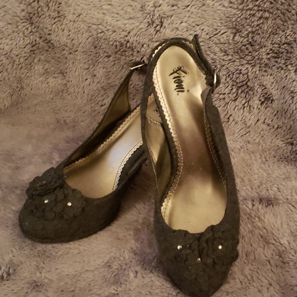 Flirty Gray Heels